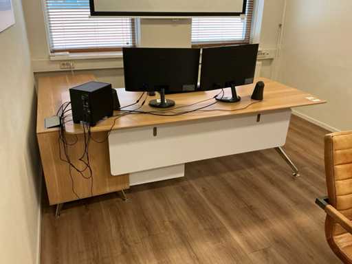 Bureau met bureaustoel