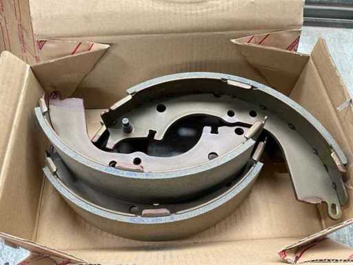 Toyota 04495-26230 Shoe kit (2x)