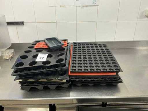 Partij diverse silicone bakvormen