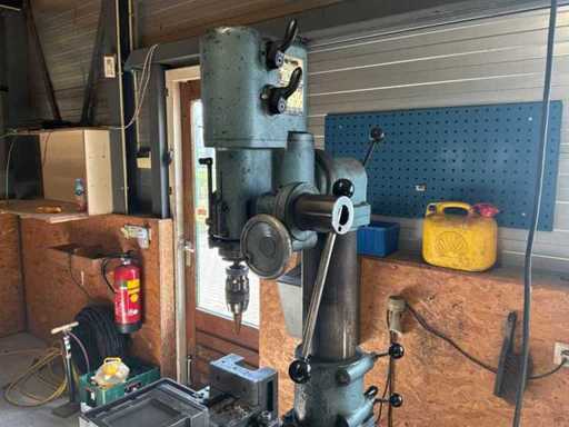 Machine de forage à colonnes Arboga EM 825