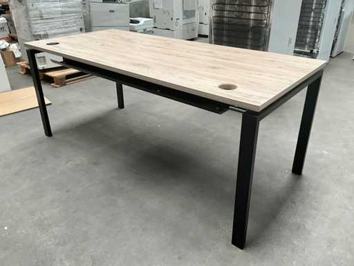 NF Schreibtisch (2x) mit Trennwand/Teilung