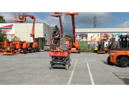 b64f8986-3b18-42be-8eb3-b9a382a282c8.mp4