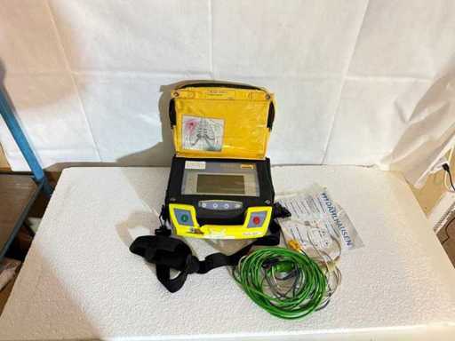 Defibrillator Bruker Fred