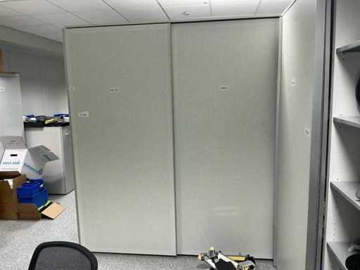 Büroschrank ohne Inhalt