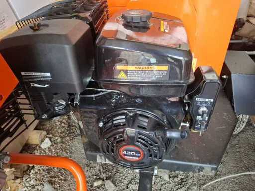 Rozdrabniacz ogrodowy – PRO ROZDRABNIACZ DO DREWNA – 420CC