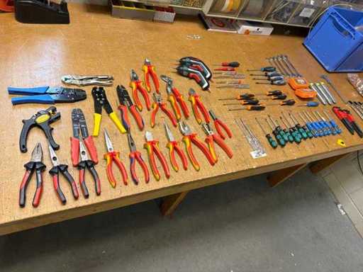 Lotto di altri utensili manuali