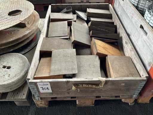 Pane din lemn pe paleți