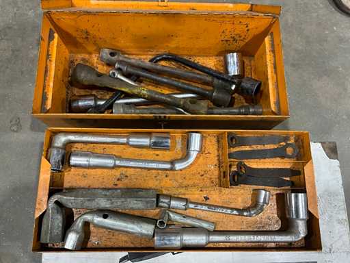 Série de clés tubulaires et inclinées