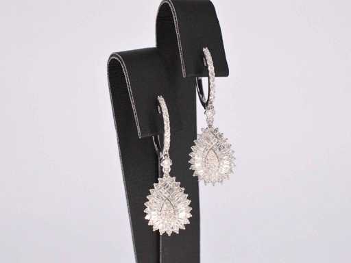 White gold drop-shaped earrings with diamonds