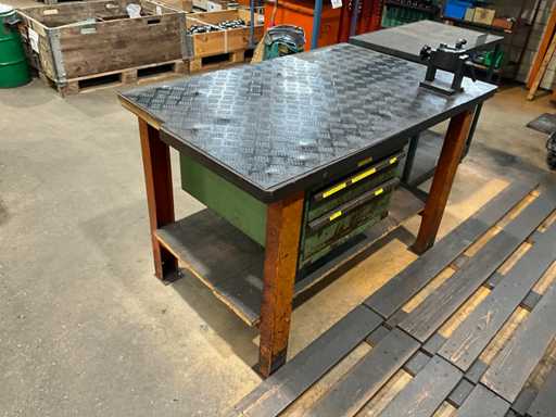 Werkbank met ladelichaam en houderhouder