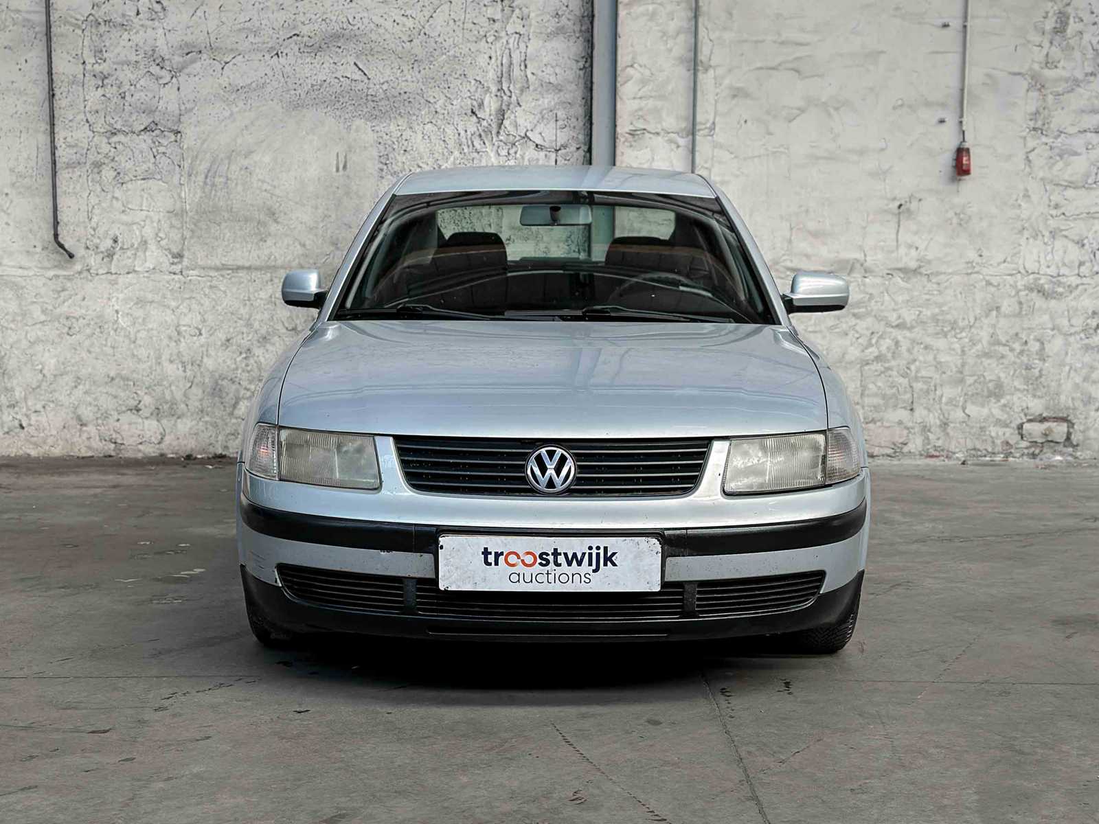 Volkswagen Passat 1.9 TDI Trendline 90pk 2000, 06-FD-FF