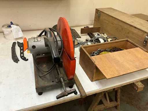 Série de divers outils manuels