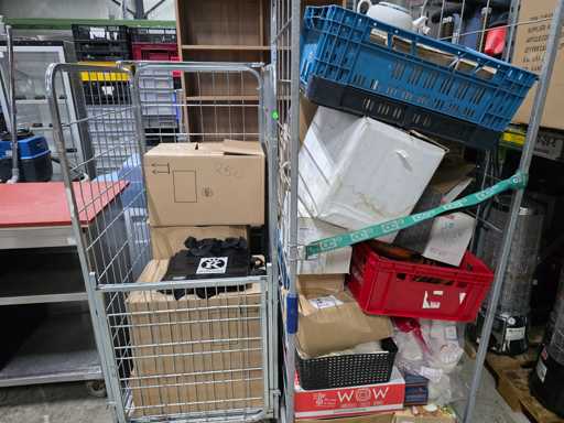 Lot de jetables et de vaisselle