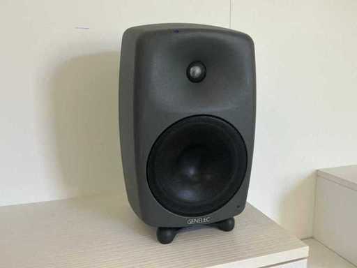 Monitor bi-amplificat Genelec 8050B