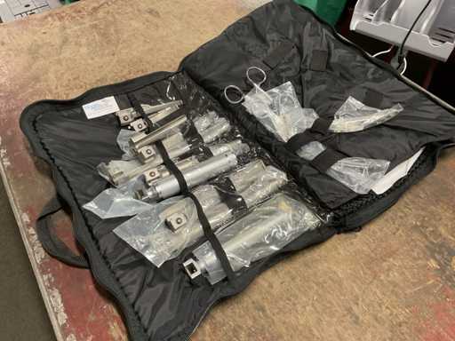 Strumenti medico-chirurgici Moore nella custodia