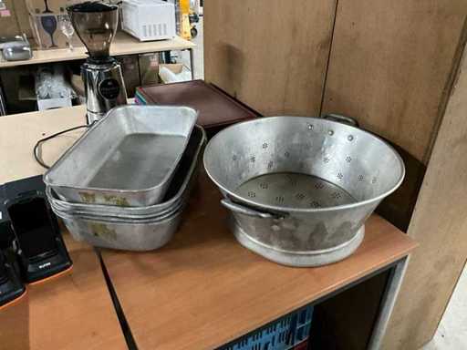 Aluminium mengbakken en vergiet