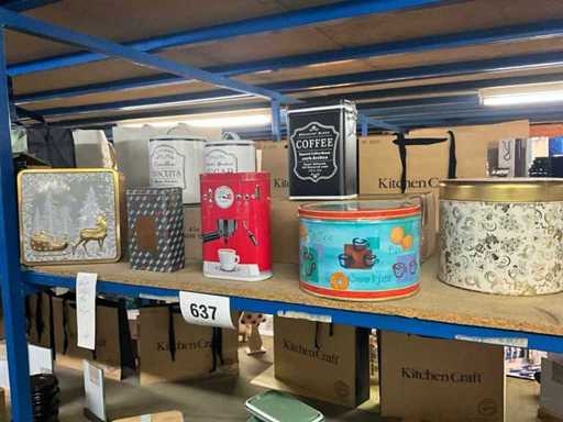 Vari utensili da cucina