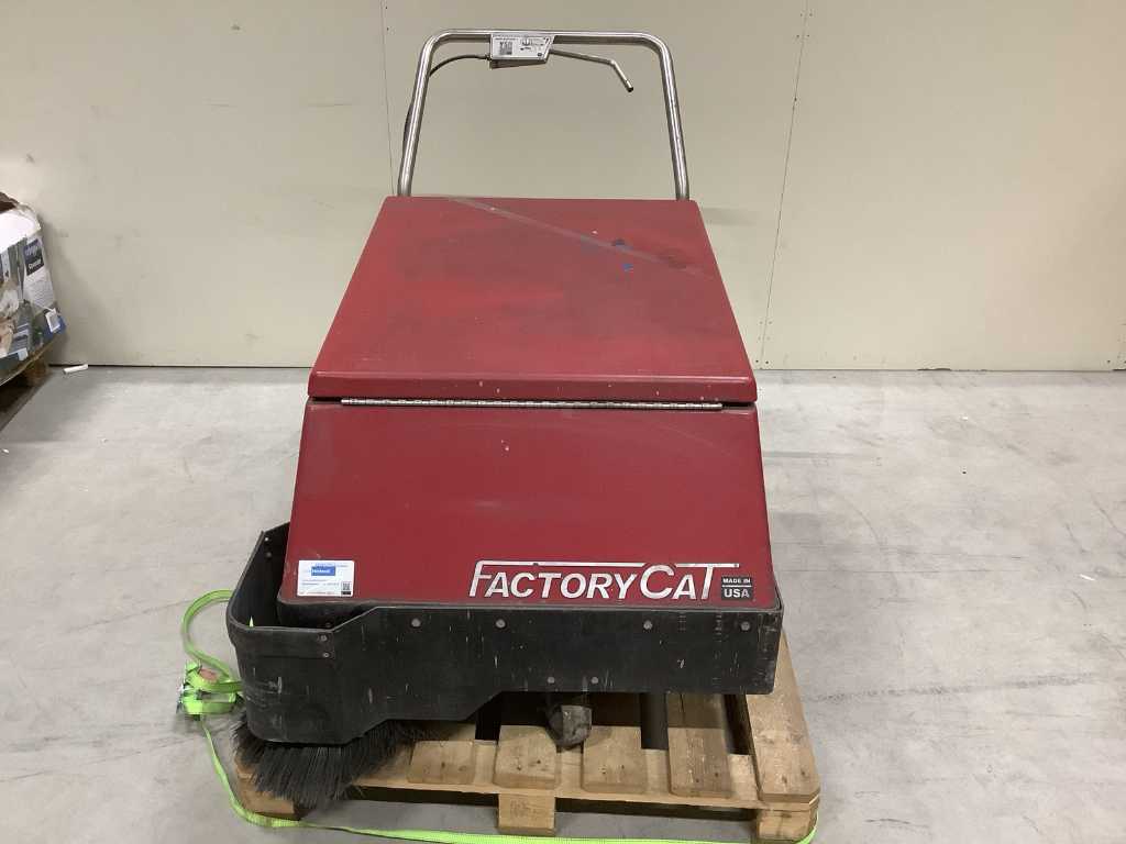 2019 FactoryCat 34 Sweeper Handbediende veegmachine