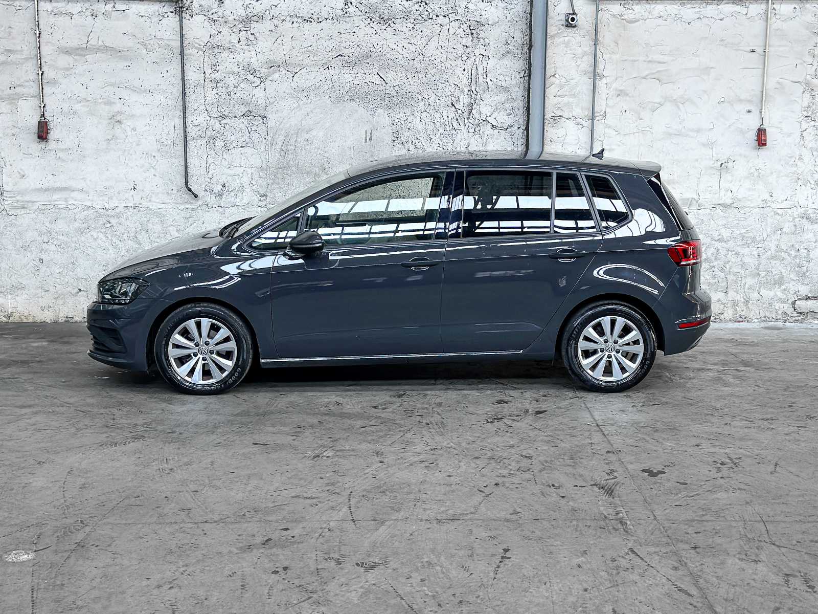 Volkswagen Golf Sportsvan 1.0 TSI Highline 110pk 2018, N-155-RT