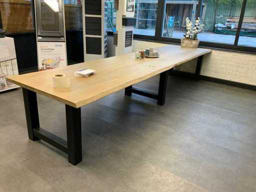 Table approx. 421x106x76 cm