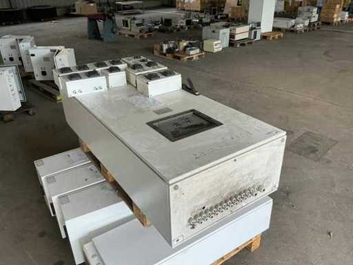 Kostal 7x Ladeboxen mit Steuerschrank