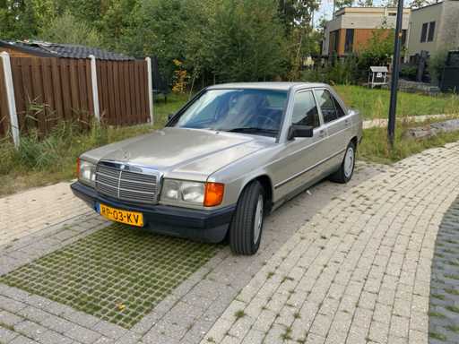 1986 Mercedes-Benz 190E Voiture classique