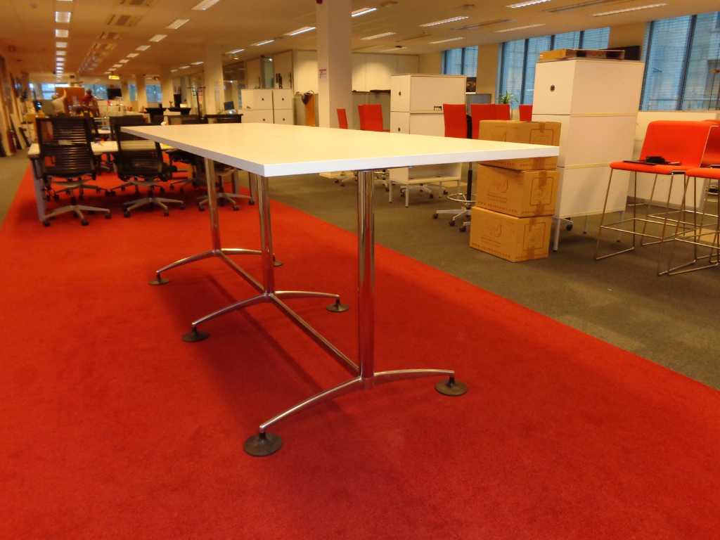 High work table / bar table Vitra