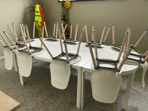 Keukentafel met 10 stoelen