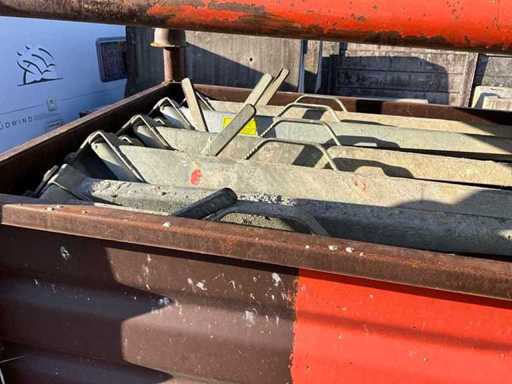 Barele cu 3 suporturi pentru picioare