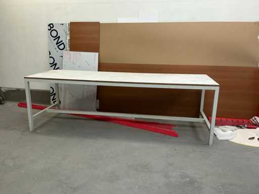 Metalen werktafel