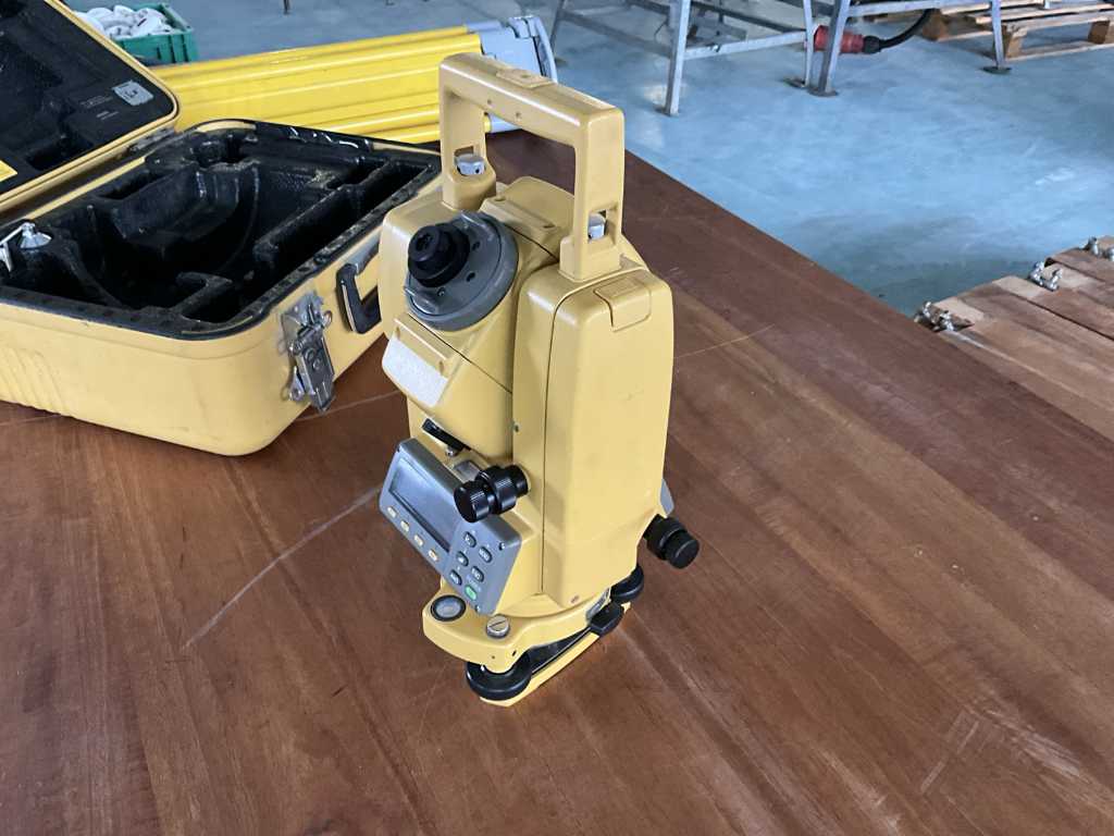 Topcon GTS-211D Total station