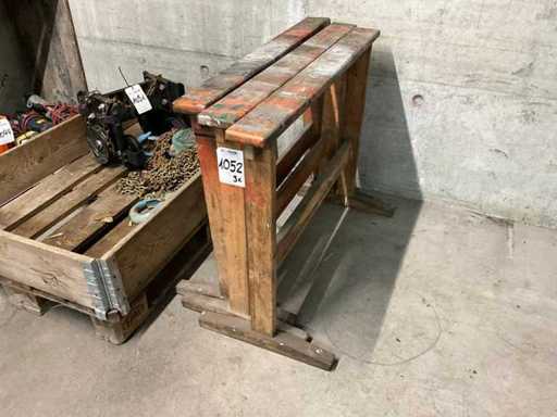 Wooden trestles (3x)