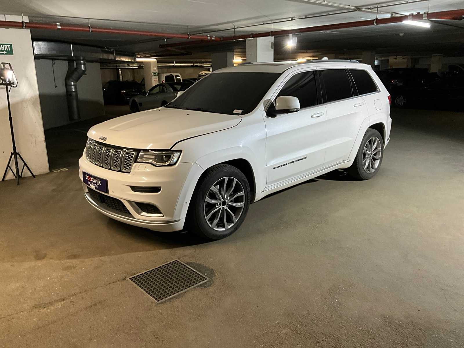 Jeep Grand Cherokee Summit 4×4 Car
