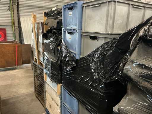 Batch of Mercedes-Benz auto parts