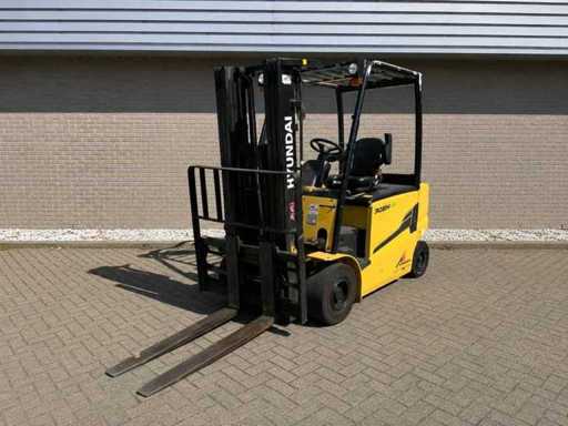Hyundai - 2015 - 30BH-9 - Reach truck - Electric 