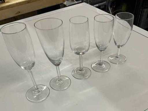 Various champagne glasses (120x)