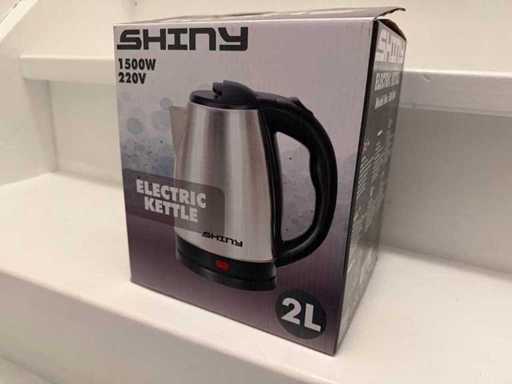 Glänzender Wasserkocher (25x)