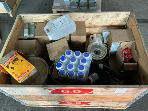 Lots de divers adhésifs, etc.