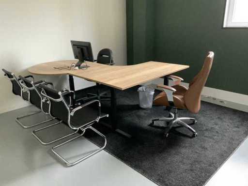 Installation de bureau avec chaises