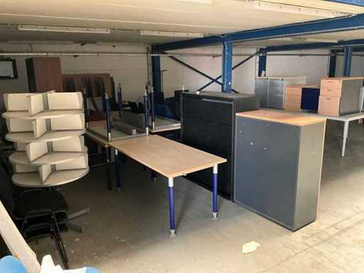 Lotto di vari mobili da laboratorio