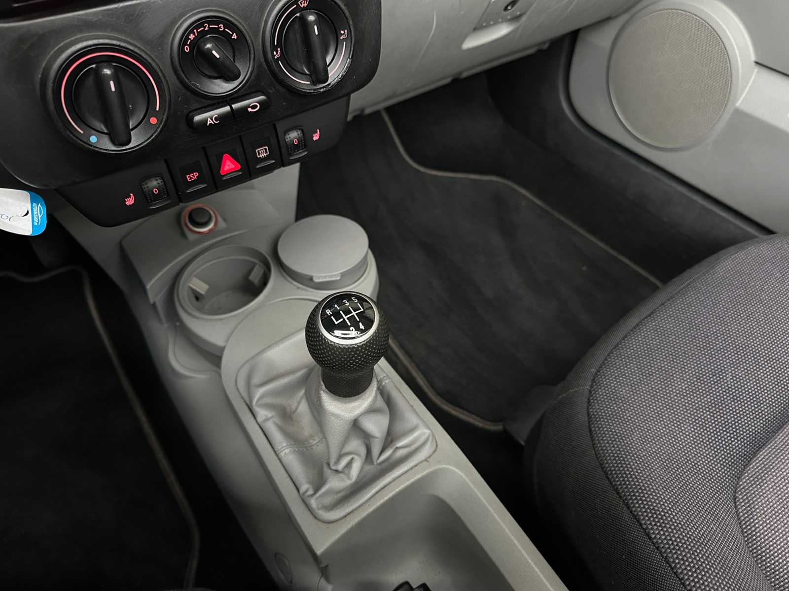 Volkswagen New Beetle Cabriolet 1.4 Turijn 75pk 2003, TH-271-J