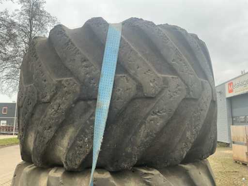 Zestaw opon do koparki