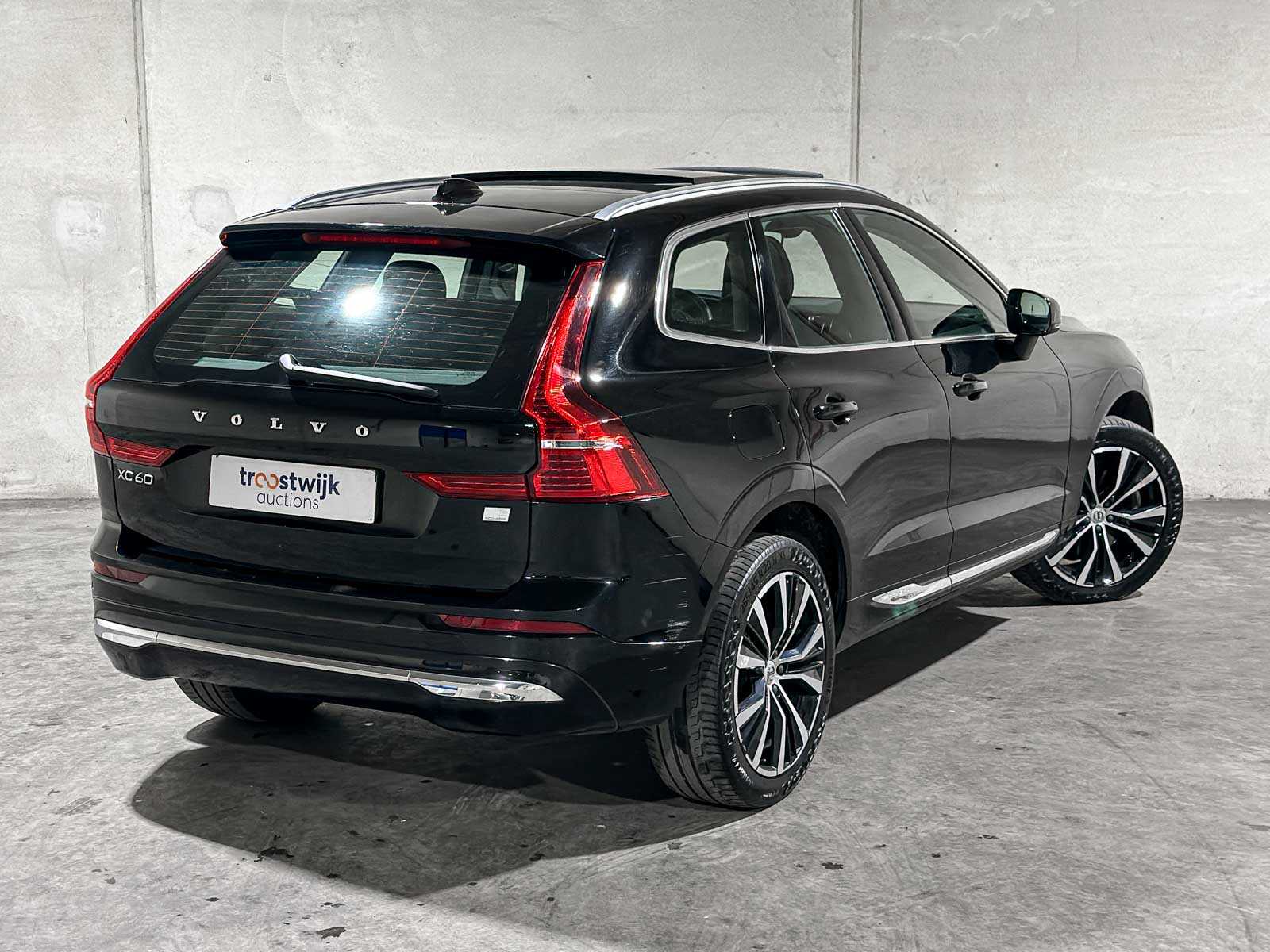 Volvo XC60 2.0 T6 Plug-in hybrid AWD Core Bright 253pk 2027 (Origineel-NL+1e eigenaar), S-190-RP