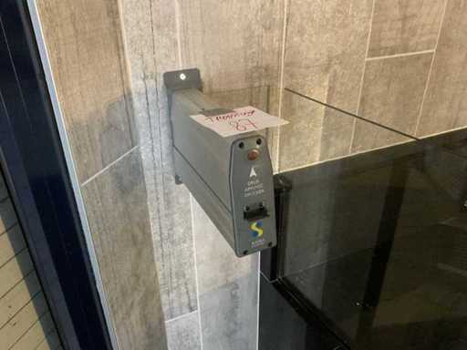 Clienții de la tejgheaua magazinului