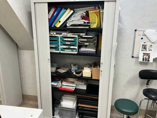 Metalen kast met inhoud