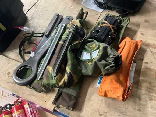 Różne wyposażenie wojskowe