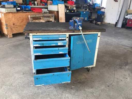 Banco da lavoro con morsa