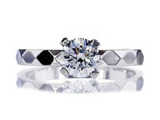 Luxury Solitaire Ring in Natural Diamond 1.01 carat