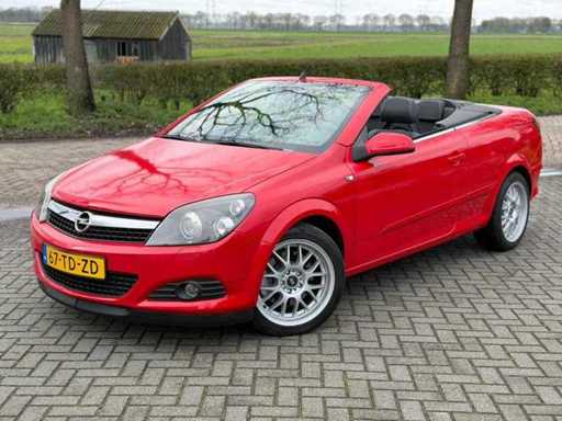 Opel Astra TwinTop 2.0 T Cosmo 67-TD-ZD
