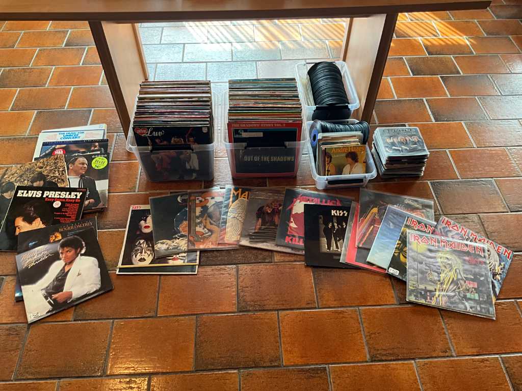 Plm 1300 diverse LP’s, CDs, DVD’s en VHS videobanden